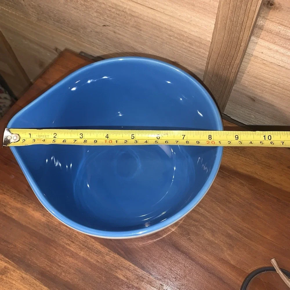 Temptations 2QT Mixing Bowl With Spout 